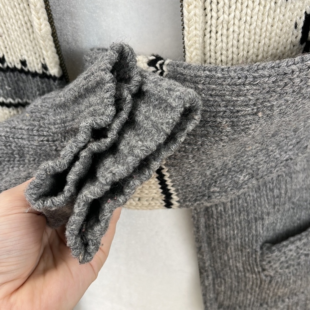 Aritzia TNA Sea to Sky 100% Lambswool Zip Up Sweater - Picture 8 of 13
